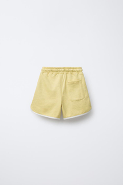 ZARA КОМПЛЕКТ ИЗ ФУТБОЛКИ И ШОРТОВ- БЕРМУДОВ В СПОРТИВНОМ СТИЛЕ, ЖЕЛТЫЙ