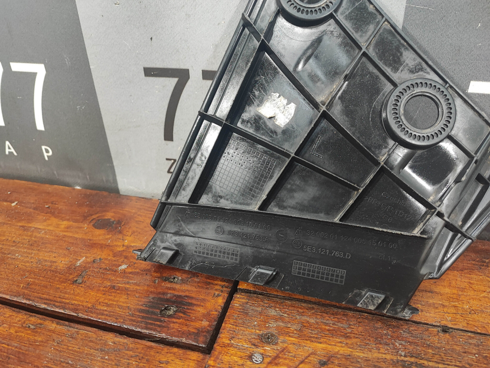 Воздуховод бампера передний левый Skoda Octavia 4 (A8) 19-нв Б/У Оригинал 5E3121763A