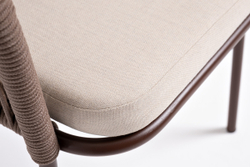 "Лион" стул плетеный из роупа, каркас из стали коричневый (RAL8016) муар, роуп коричневый круглый, ткань бежевая 15052