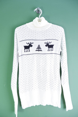 Джемпер с оленями, маркировка М, визуально на 46 размер
