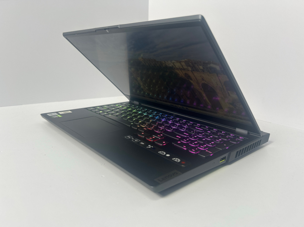 Ноутбук Lenovo Legion 7-15IMH05 (81YT0017RU) 15.6"/Intel Core i7-10750H/RAM 16GB/SSD 512GB/GeForce RTX 2070 8GB Max-Q Design 8GB/1920x1080/IPS 144Hz/Windows 11/Подсветка кл-ры: RGB/Серый. Состояние: Уценка/вмятина на сетке поддона