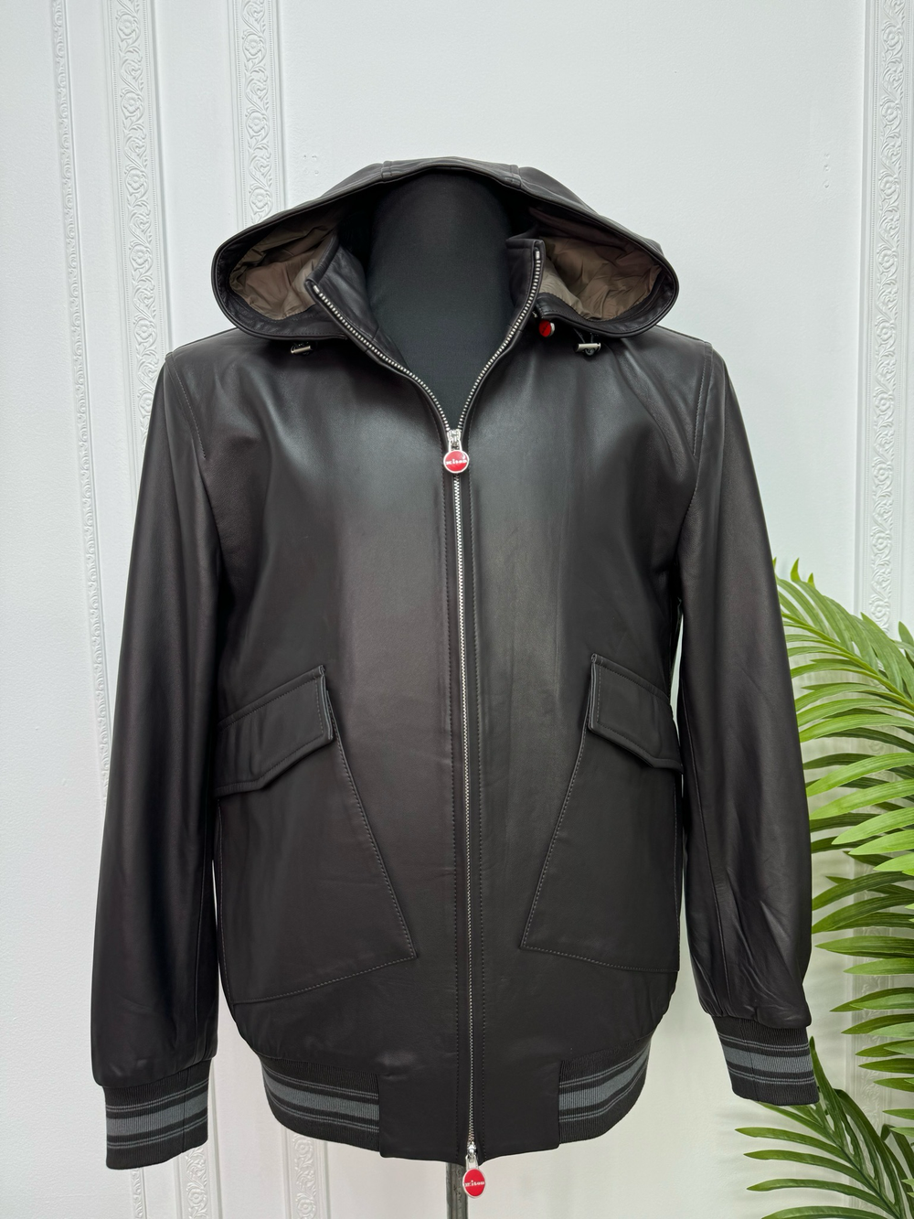 Кожаный бомбер Kiton