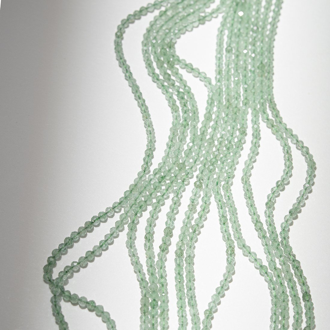 Пренит натуральный, шар, 3,3мм, микроогранка