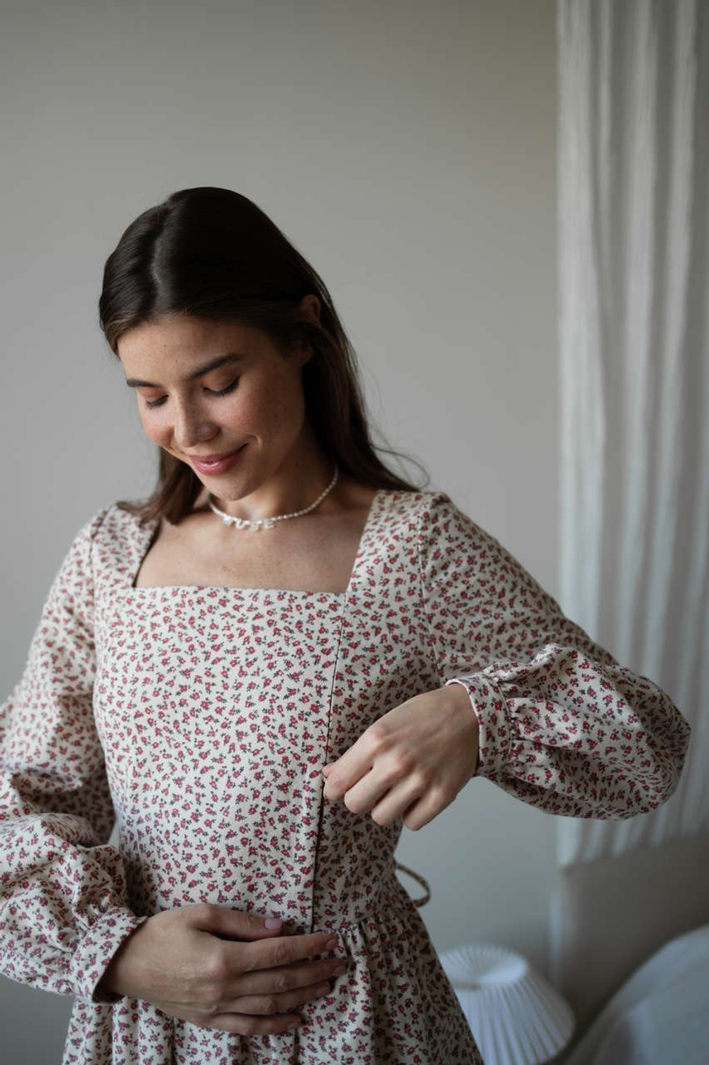 Платье Скарлетт из фланели для беременных и кормящих мам, Кремовый с розовыми цветами