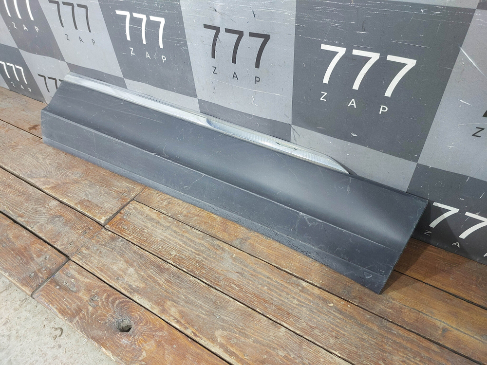 Накладка двери передней правой VW Tiguan 2 16-нв Б/У Оригинал 5NA854940P