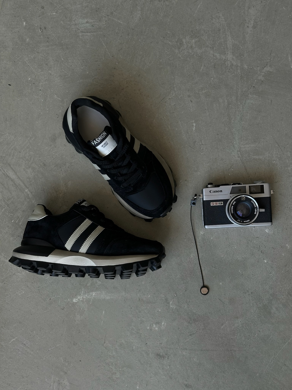 Кроссовки из натуральной замши