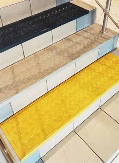 Резиновая Накладка на ступень 1200х300х27 мм Черный