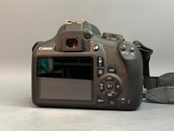 Canon 2000D Kit 18-55mm 3.5-5.6 III 2.518 кадров, царапина