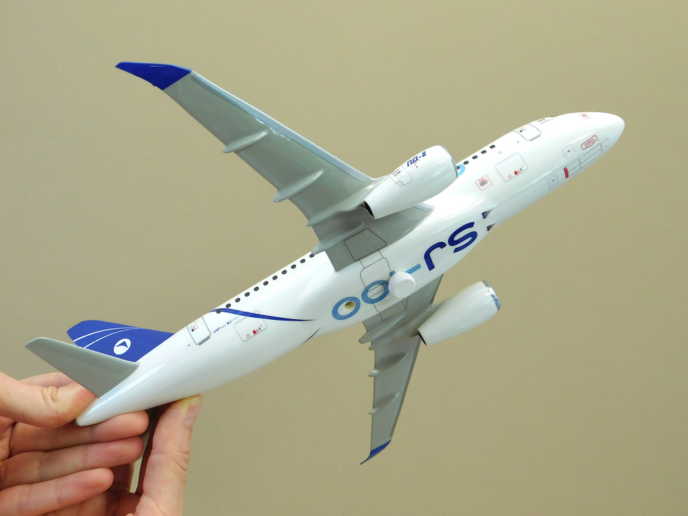 Модель самолета SJ-NEW (М1:100, Иркут с винглетами)