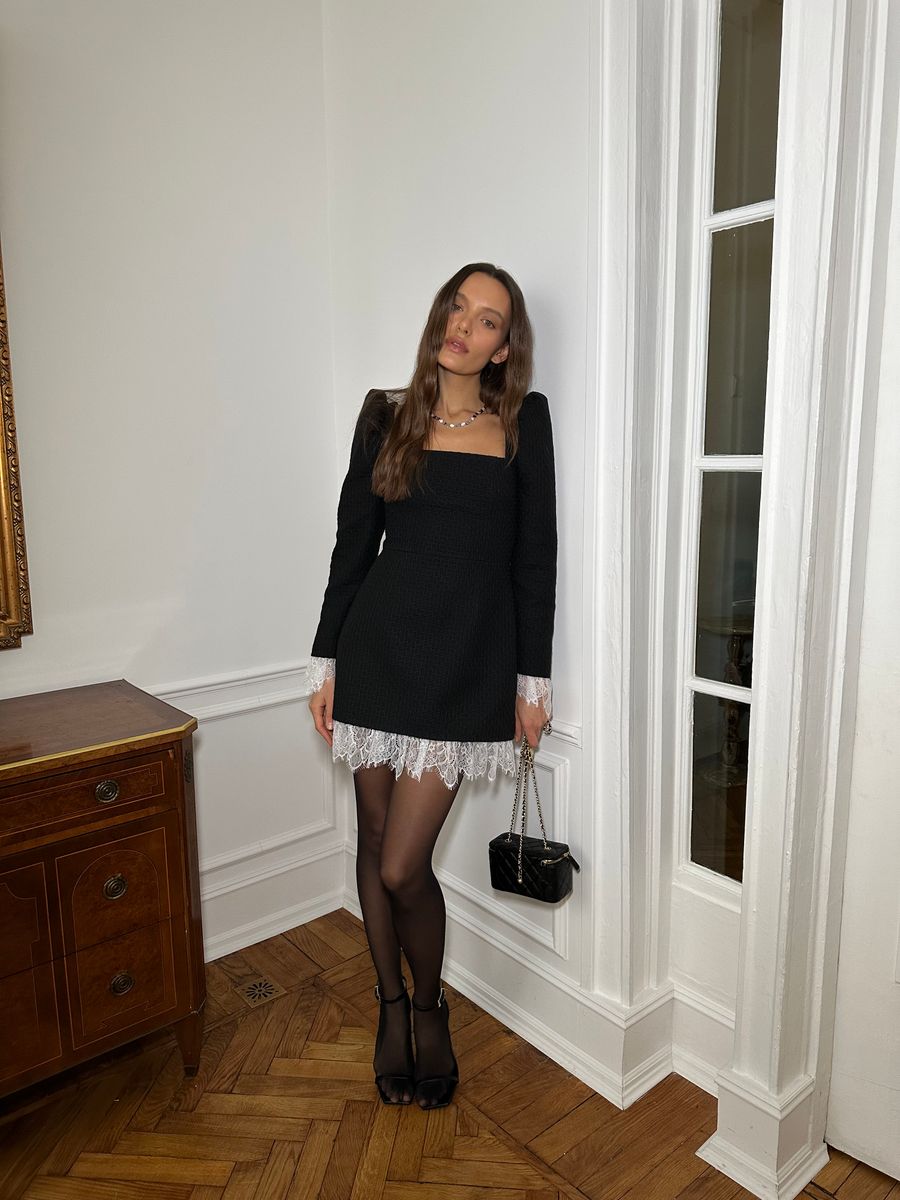 Платье из твида с кружевным подъюбником мини черное