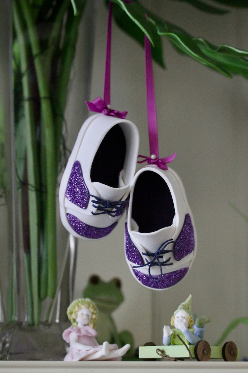 Подвеска "Кеды". Подарок маме малыша. Елочное украшение
