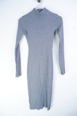 Платье Pull&Bear базовое, маркировка S, визуально на 44 размер