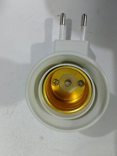 Патрон переходник Розетка - Е27 угловой с выкл., пластик, белый