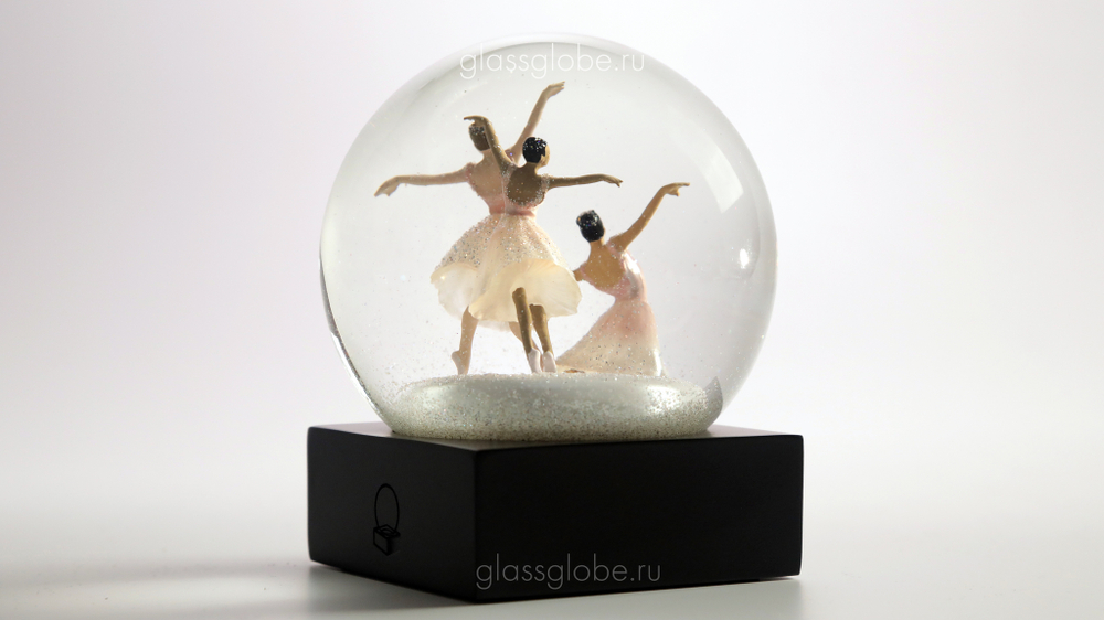 Стеклянный шар со снегом Трио