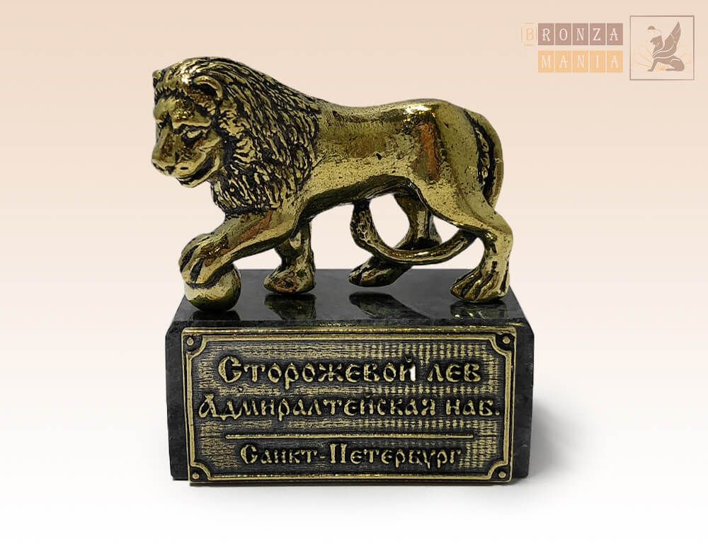 фигурка Лев с шаром на мраморе