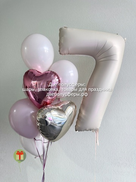 Фонтан с сердцами и цифра 7