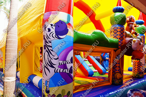 Надувной батут "Зверята с крышей 3" со скалодромом, 11*7*6 м