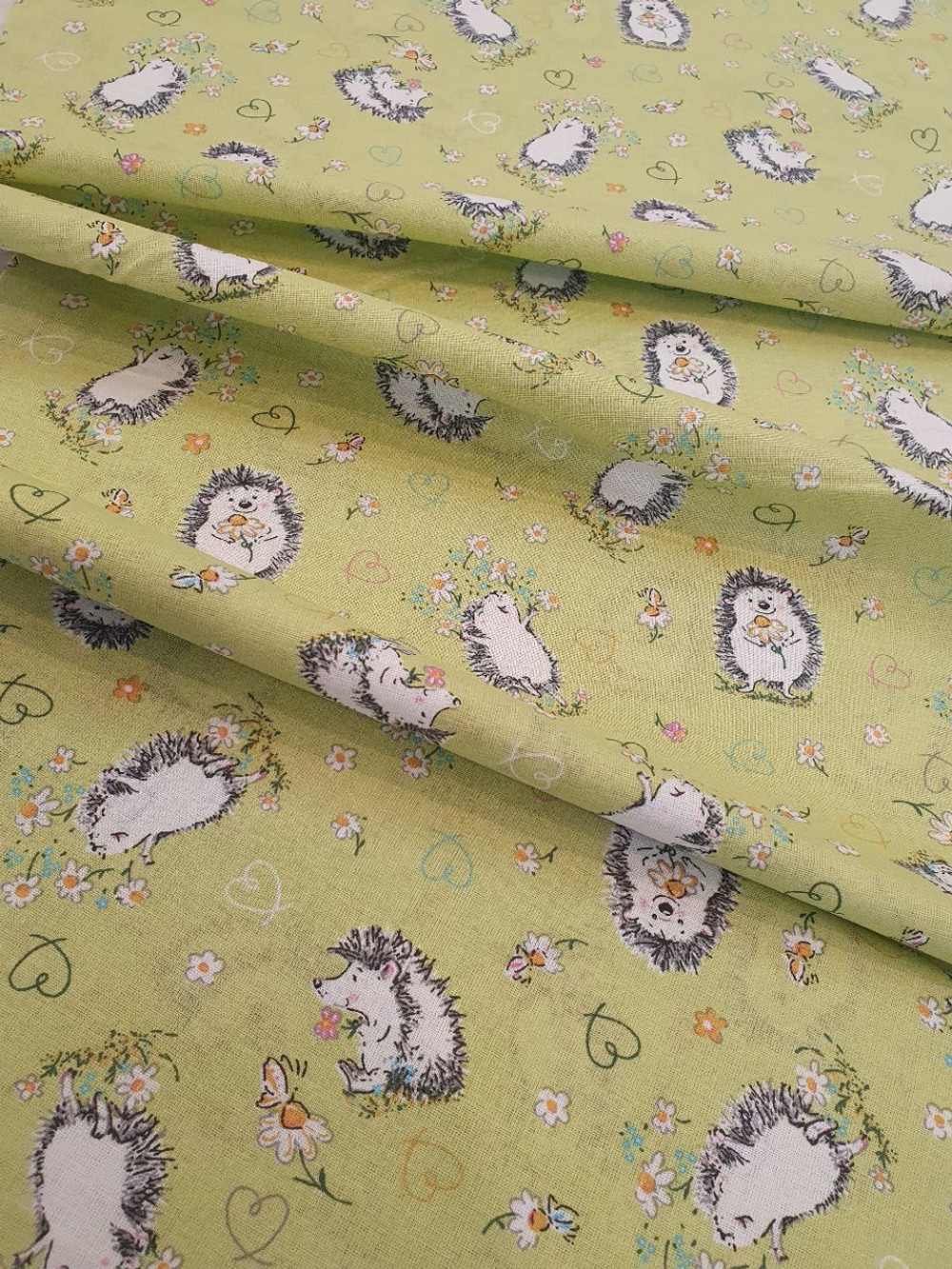 Ситец "Ёжики на зеленом" шир 95 см.