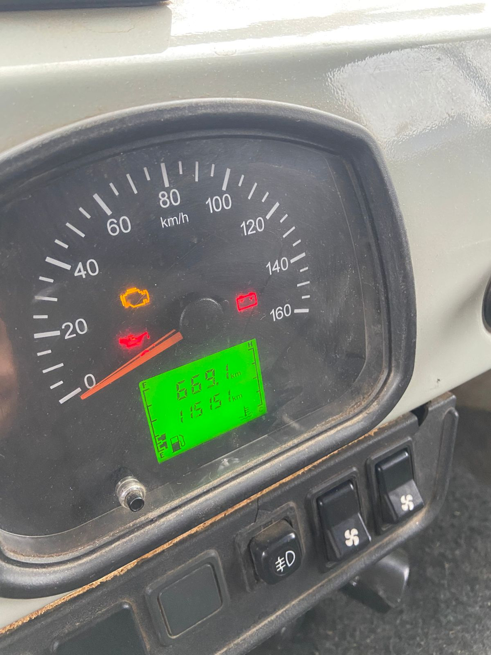 UAZ 3909* Бортовой 390945 (Тент, 4+1 мест, без ABS, Бензиновый, 2,7 л, 112 л.с.)