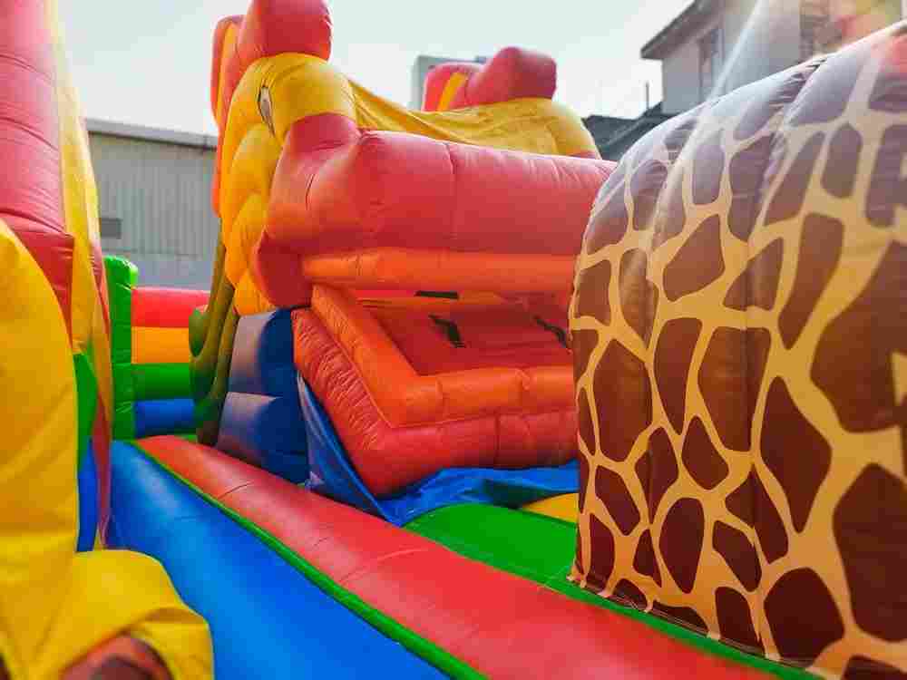 Коммерческий надувной батут «Мульти-сафари-утка» 7*6,5*5 м