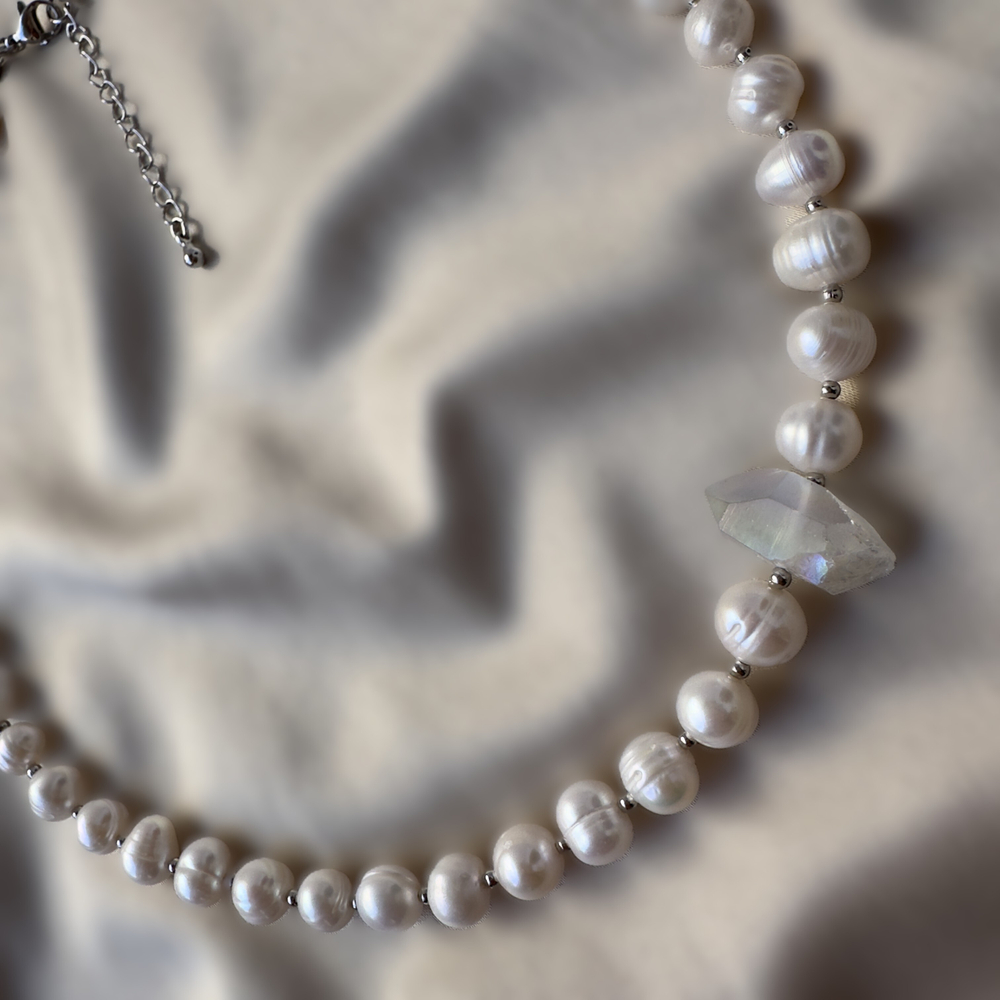 Чокер "Молочный свет"