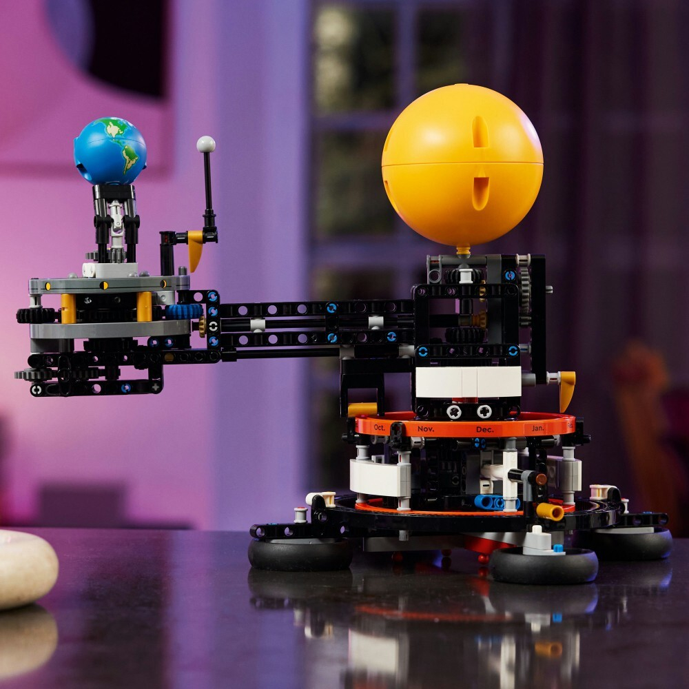 LEGO Technic — Планета Земля и Луна на орбите (42179) / артикул   42179  / GTIN 5702017584133