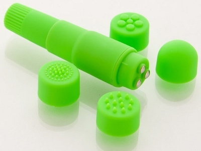 Компактный зеленый вибромассажер  с 4 насадками