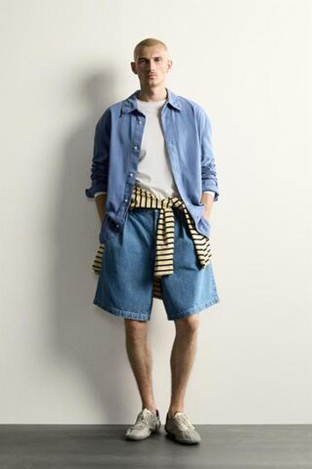 ZARA ДЖИНСОВЫЕ ШОРТЫ ЧИНОС СВОБОДНОГО КРОЯ СО СКЛАДКАМИ, СИНИЙ