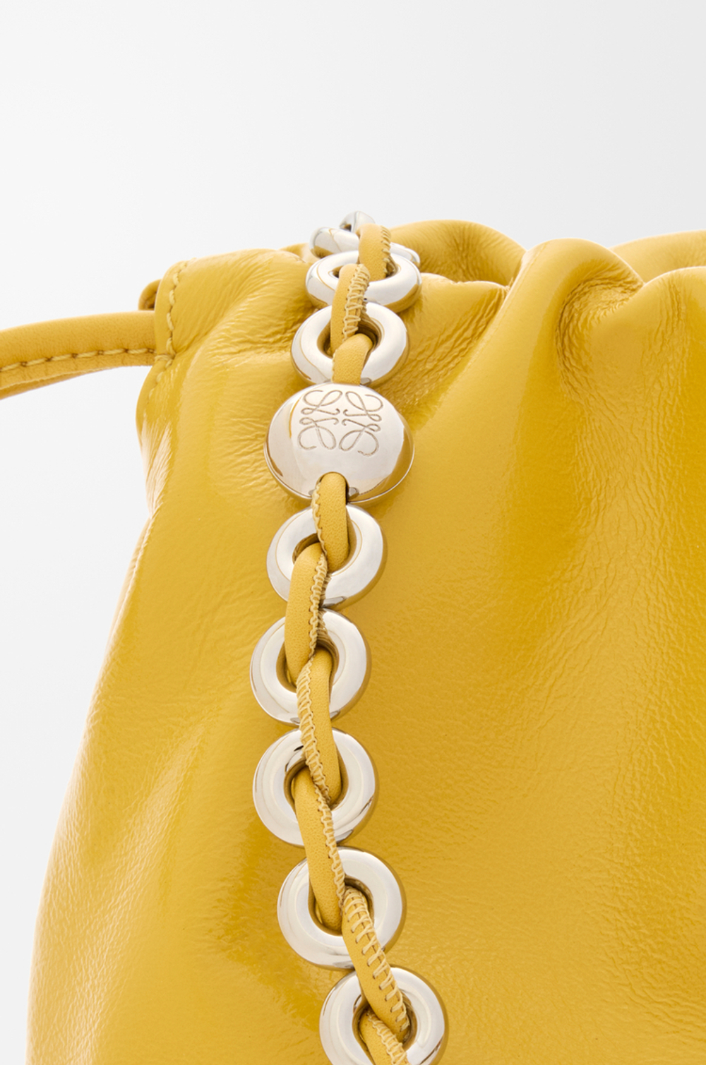 Loewe Сумка Flamenco среднего размера из лакированной кожи ягненка наппа, желтый