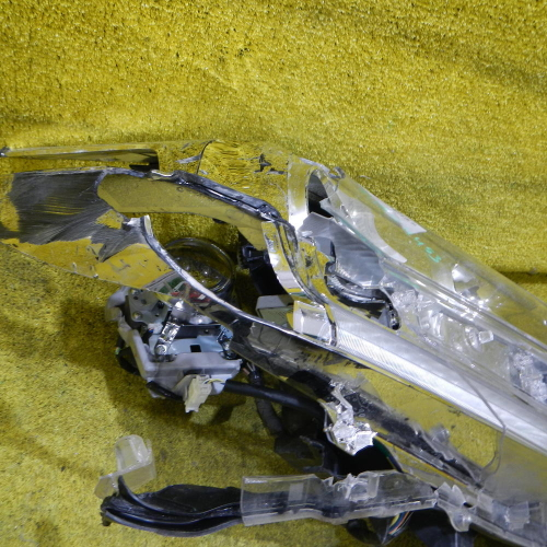 Битая Фара правая Toyota Land Cruiser 200 (2015-2021) LED