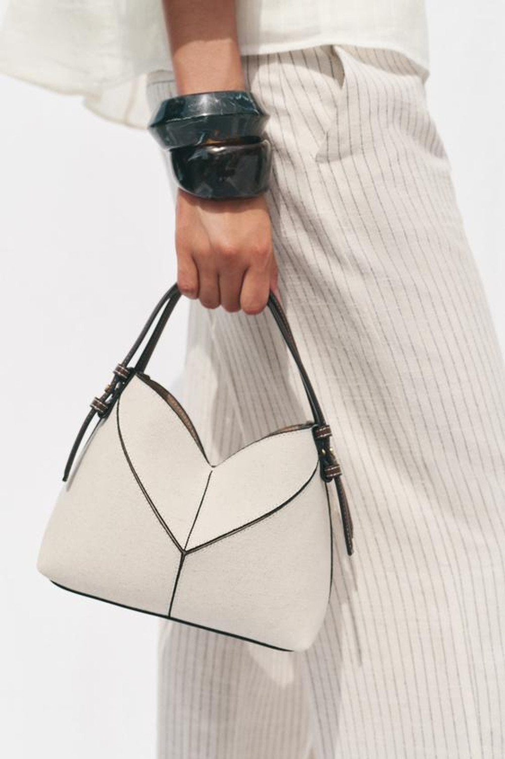 ZARA НЕБОЛЬШАЯ ХОЛОЩОВАЯ СУМКА-ШОПЕР С КОНТРАСТНЫМИ ДЕТАЛЯМИ, ЭКРЮ