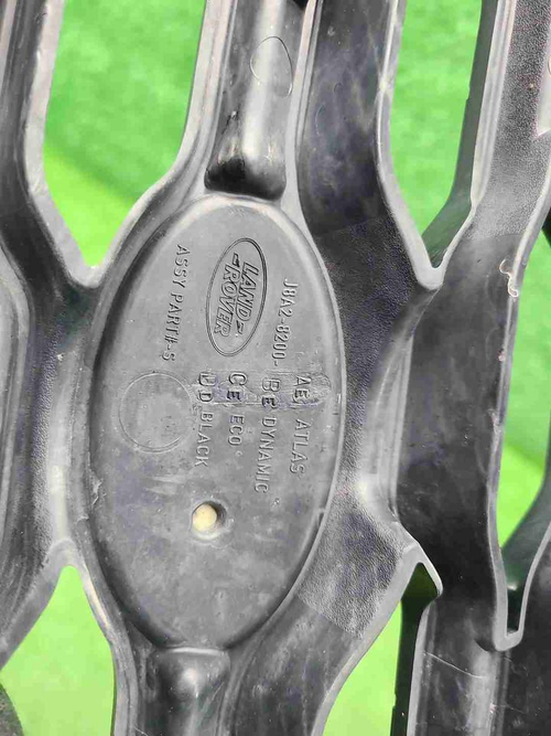 Решетка радиатора Range Rover Velar (2017-2023)