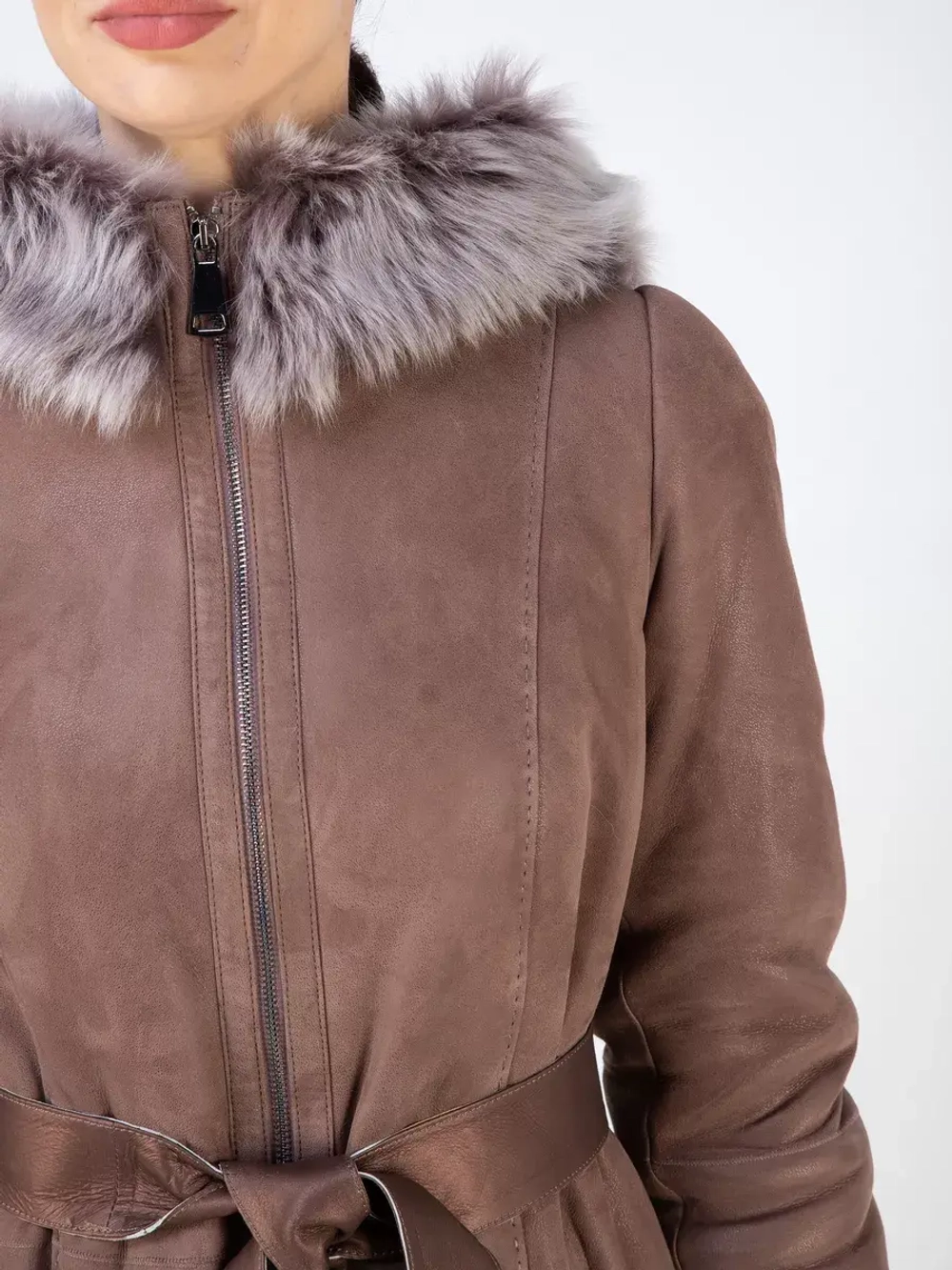 Дубленка зимняя с капюшоном натуральная