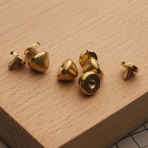 Ножка для сумки латунь закругленный треугольник (поштучно)