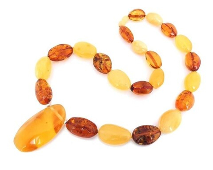 Колье с кулоном из янтаря слива крупная