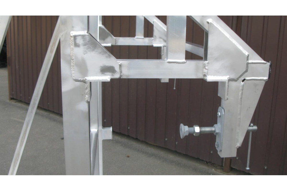 Площадка, навешиваемая на кран-балку с прижимным механизмом MEGAL ПНА-1 (балка 36М)