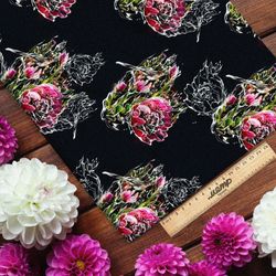 Ткань блэкаут розовые цветы с белым контуром