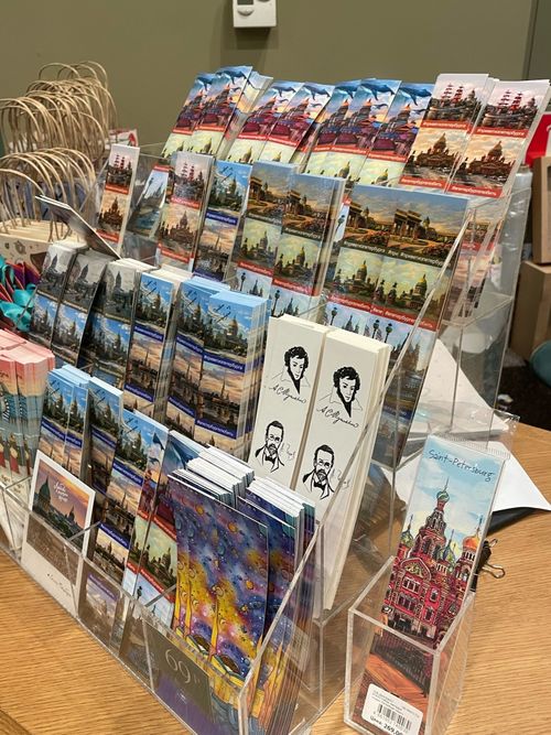 Стойки и подставки для оформления Дома Книги Санкт-Петербург