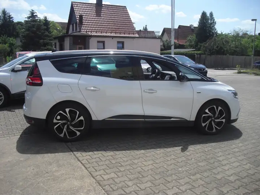 Renault Grand Scenic Black Edition