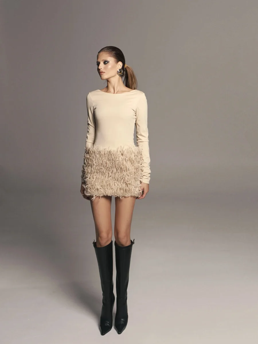 Платье с перьями, Бежевый