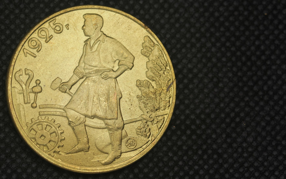 1 рубль 1925 года СССР Рабочий держит молот Молотобоец 70 лет Советскому чекану Копия пробной монеты бронза