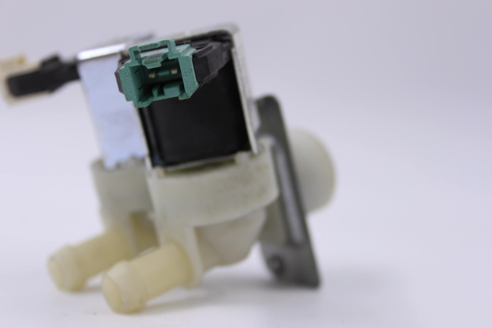 Электромагнитный заливной клапан стиральной машины Whirlpool 33490105