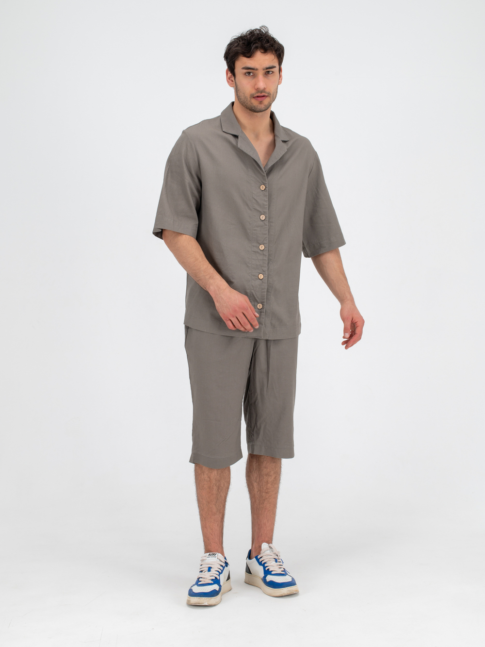 Костюм льняной с шортами. Хаки