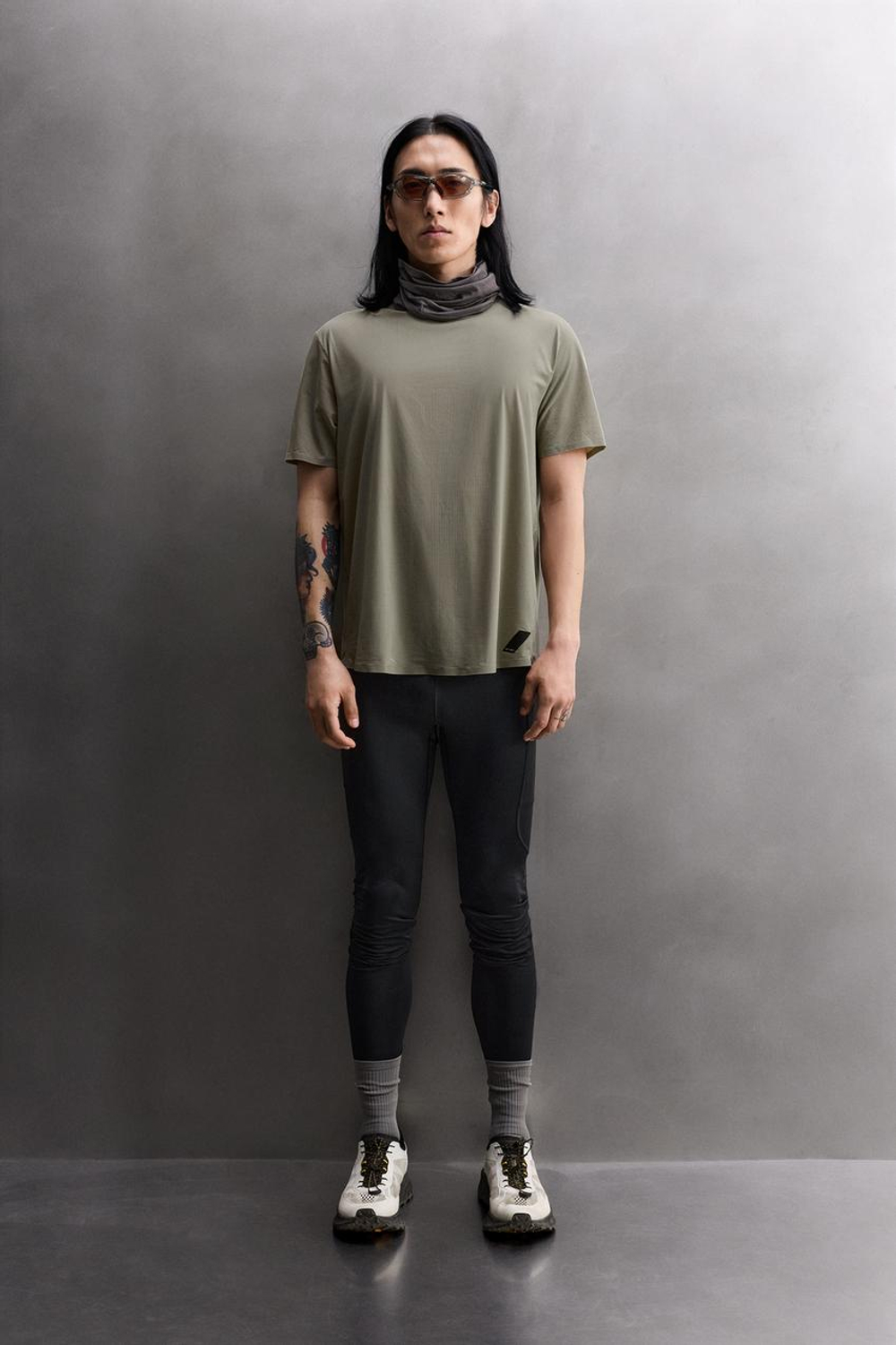 ZARA КОМБИНИРОВАННАЯ ТЕХНИЧЕСКАЯ ФУТБОЛКА ДЛЯ БЕГА, АНТРАЦИТОВО-СЕРЫЙ