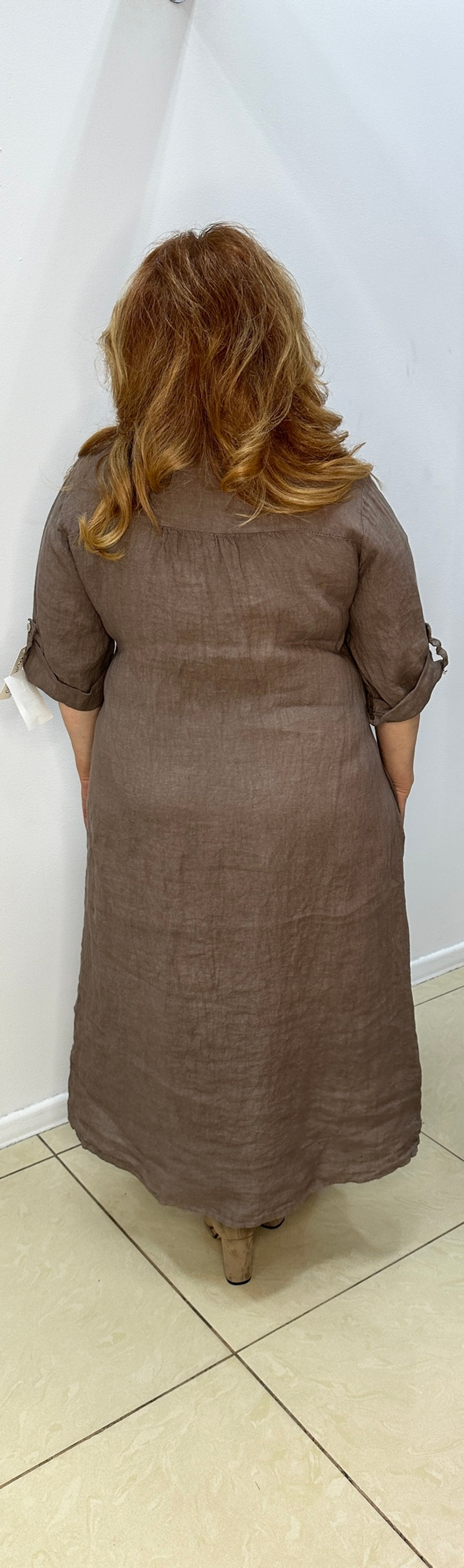 Итальянское льняное платье с 2 большими пуговками