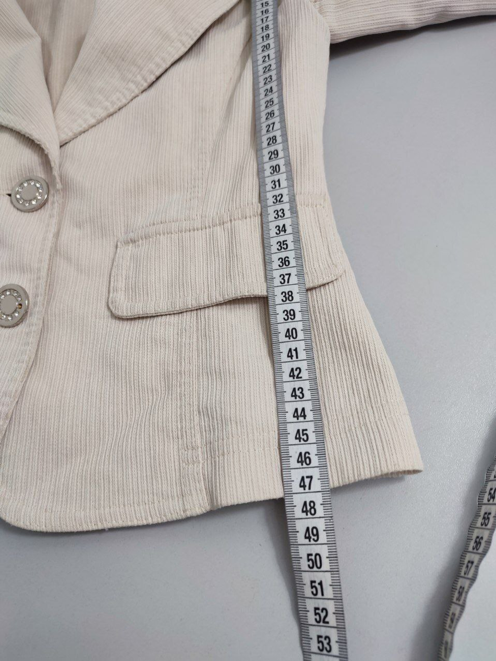 Жакет светлый стильный 42 размер