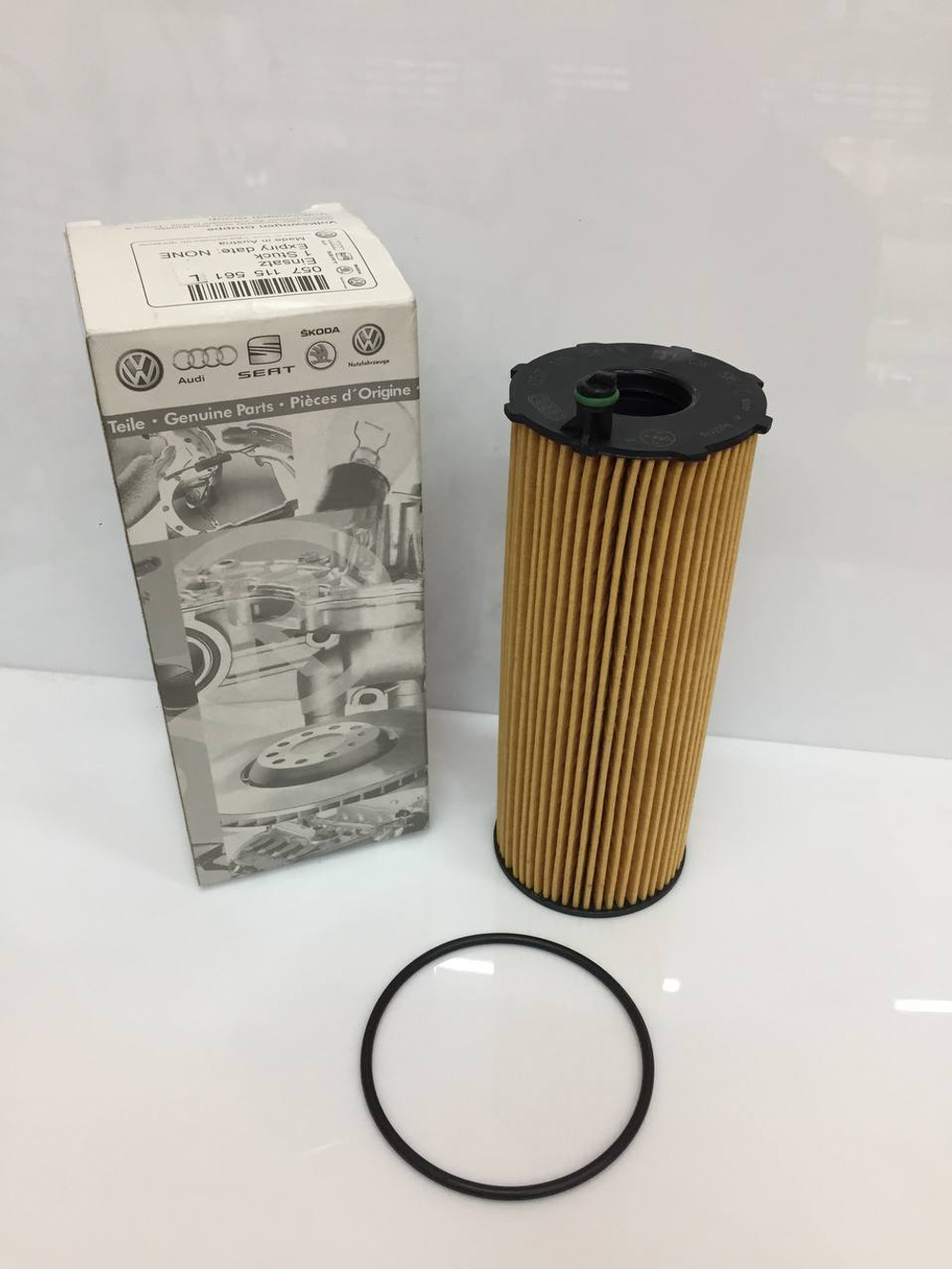Фильтр масляный 057115561L VW Touareg