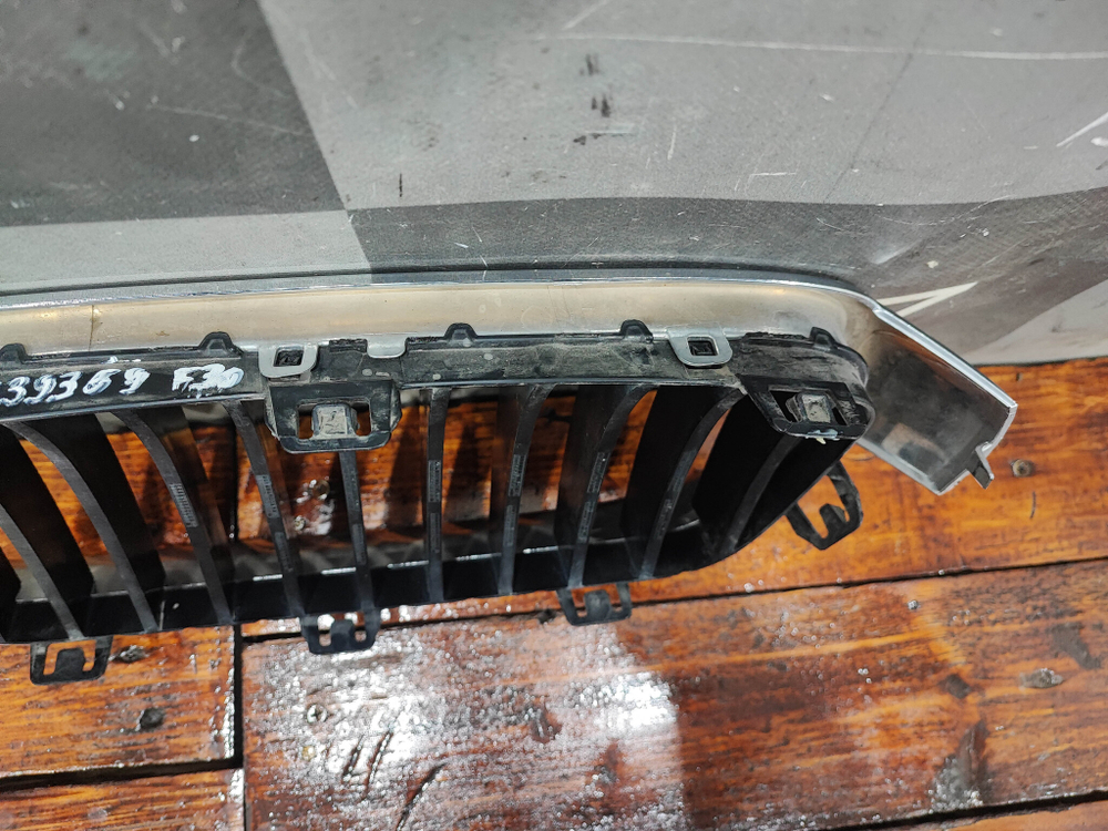 Решетка радиатора правая BMW 3-Series (F30) 11-16 Б/У Оригинал 51137405836