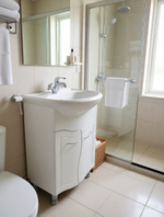 Тумба Алекса 60 с умывальником Уют (в комплекте)