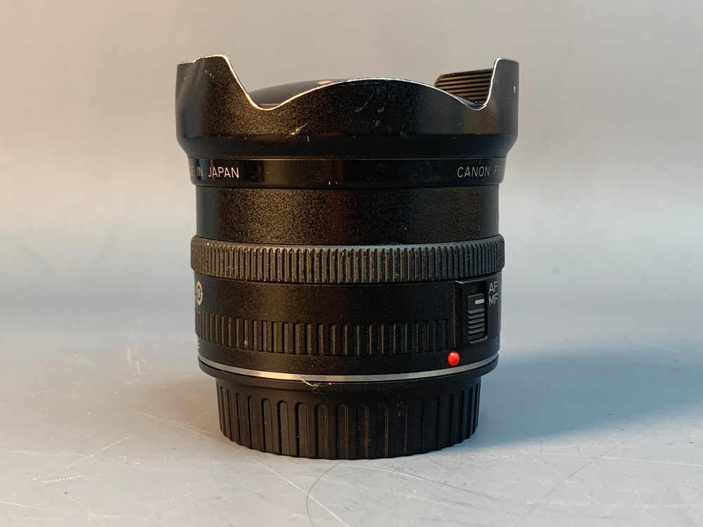 Canon EF 15mm 2.8 Fisheye царапины на линзе